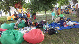 Галявина на Контрактовій площі. День міста Києва. Podil Fest. Сквер