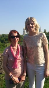 Die deutsche ESC-Teilnehmerin Levina und die Stadtführerin des Reisen Kiew Teams Natascha Jazko