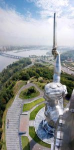 Blick aus der Luft auf die Mutter-Heimat-Statue