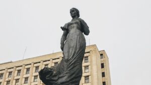 Lesja-Ukrajinka-Denkmal am Lesja-Ukrajinka-Platz